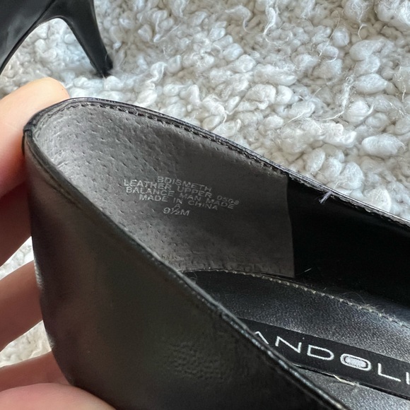 Bandolino black pumps with bow detail size 9.5 - Picture 6 of 6